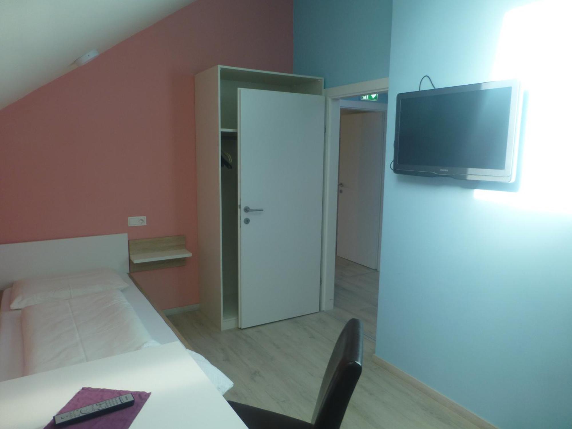 Bed and Breakfast Rosslwirt-Rast Штрас-им-Аттергау Экстерьер фото