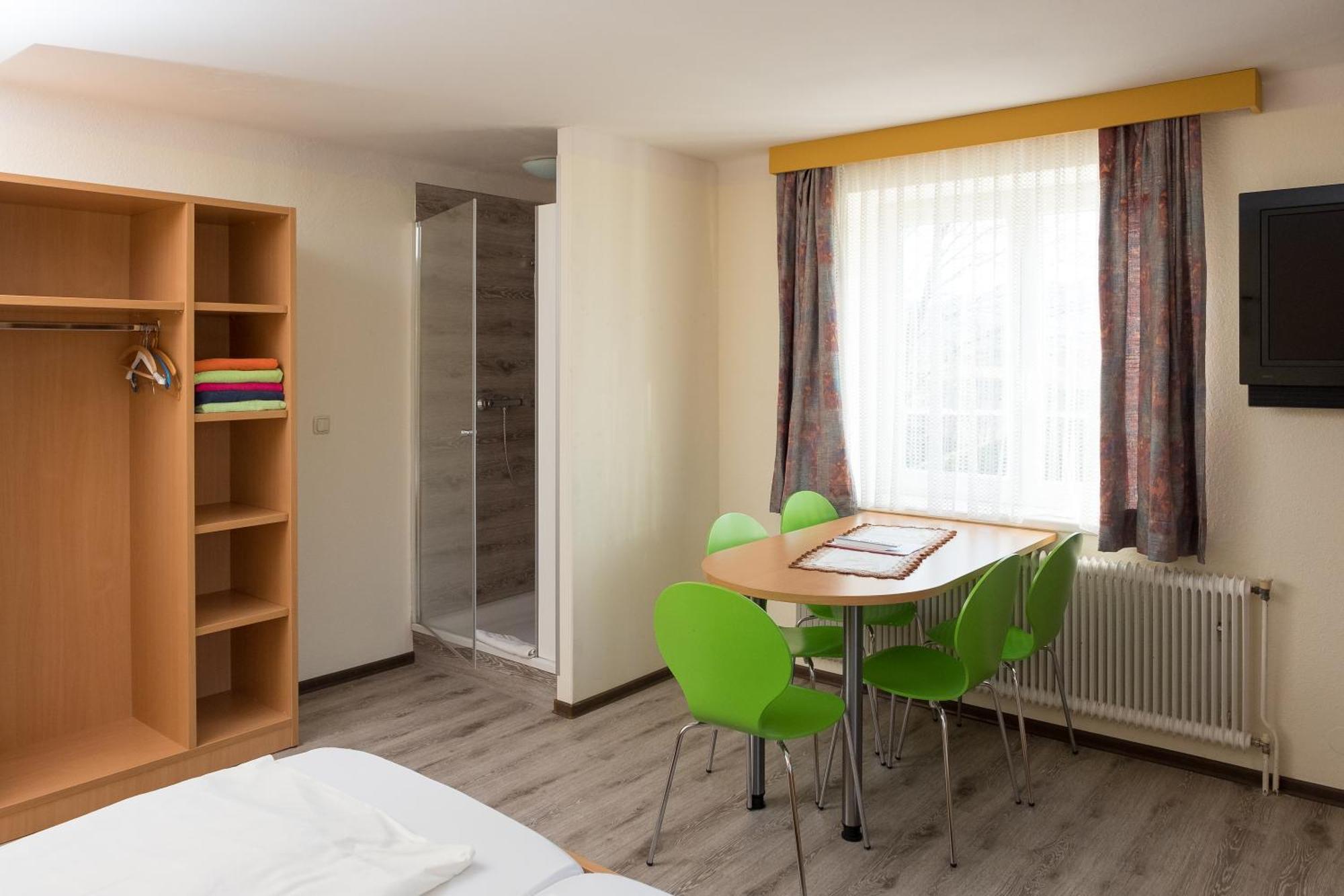 Bed and Breakfast Rosslwirt-Rast Штрас-им-Аттергау Экстерьер фото